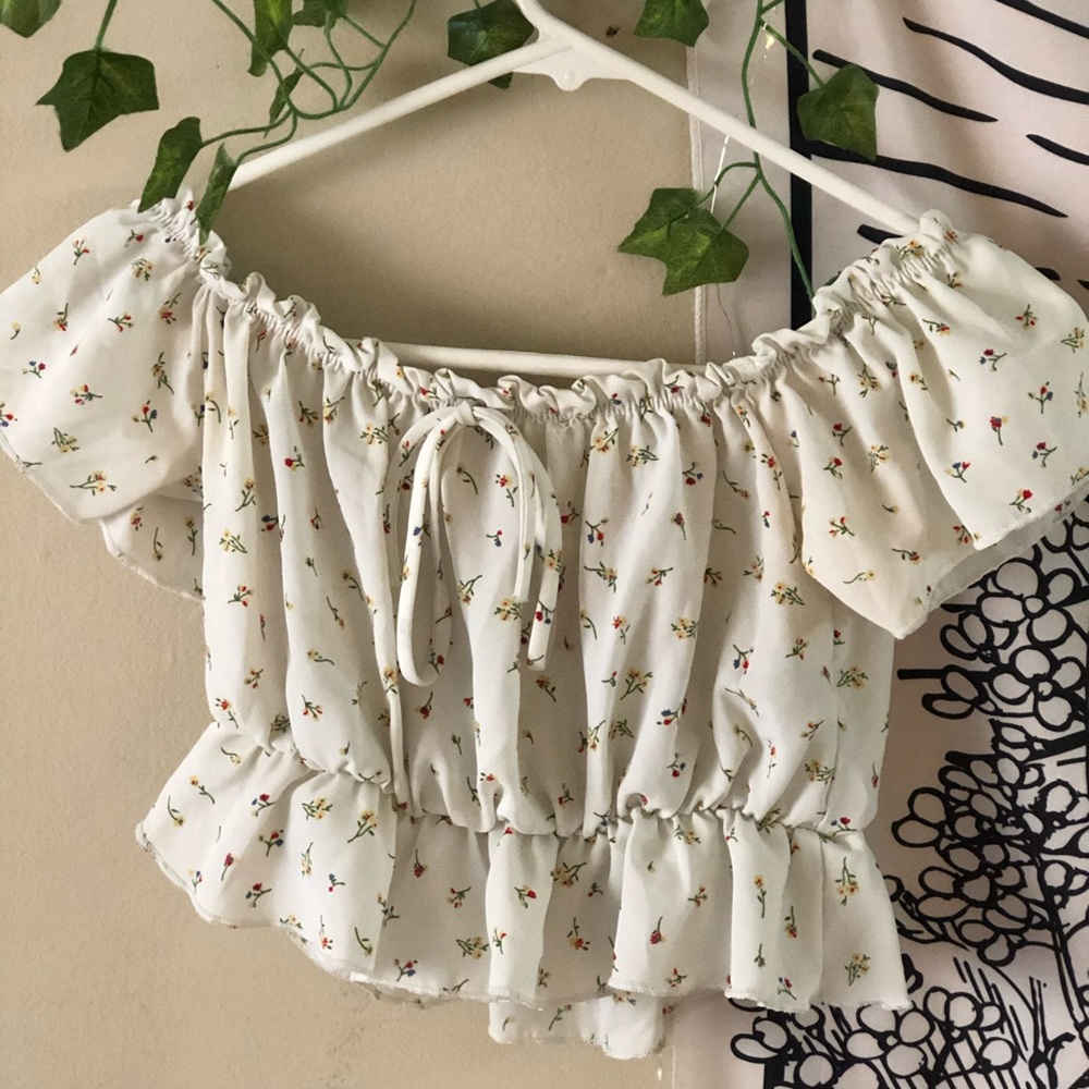 cute summery top with flowers